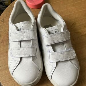 Kids' Veja™ Esplar metallic leather sneakers